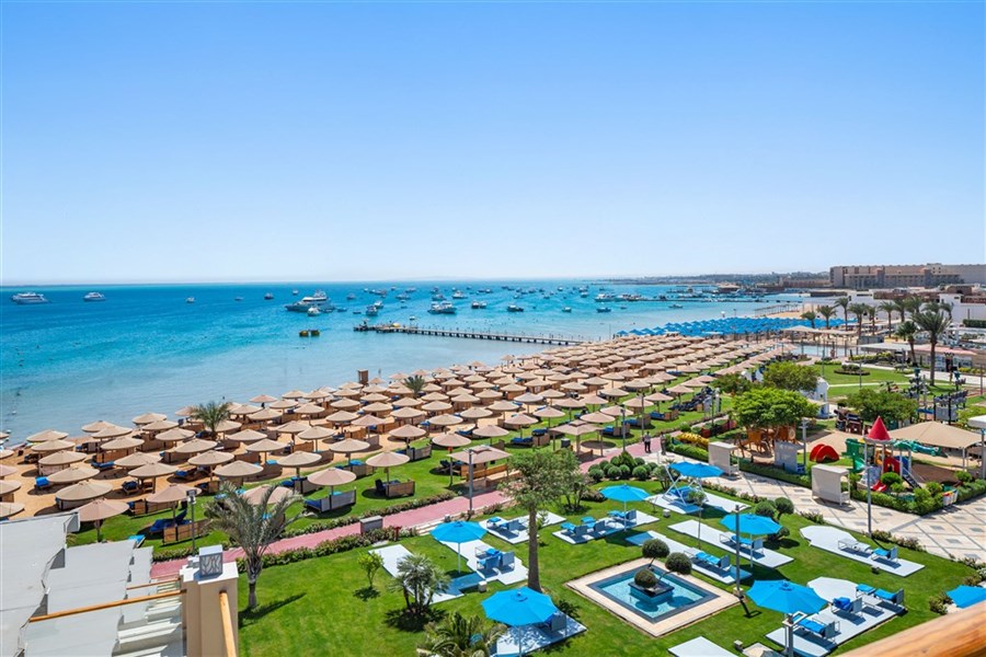 Albatros White Beach Resort