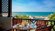 The Cove Rotana Resort - (Interiér) - Terasa