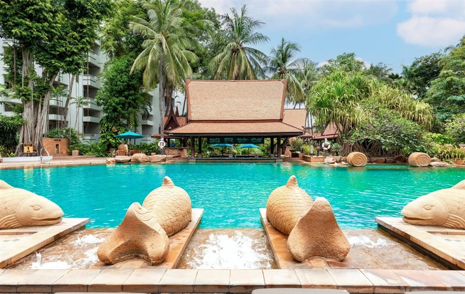 Avani Pattaya Resort - Bazén