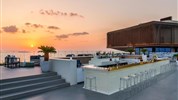 Mövenpick Resort Al Marjan Island - (Interiér) - Střešní bar