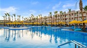 Albatros Palace Resort - Bazén s lehátky