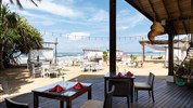 EKHO Surf Hotel - Restaurace a bar u pláže Tuna Turner