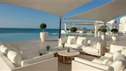 Anantara Santorini Abu Dhabi Retreat - (Exteriér) - Posezení u baru