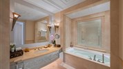 Emirates Palace - (Interiér) - Pokoj typu Deluxe/Club)