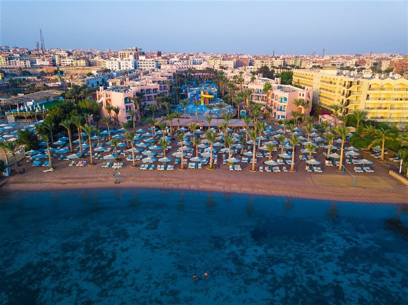 Le Pacha Resort - Pláž a celkový pohled na hotel