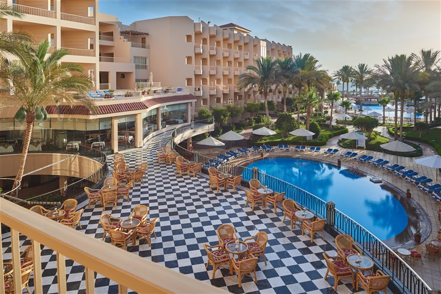 Sea Star Beau Rivage - Bazén a budova hotelu