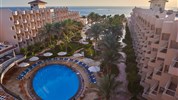 Sea Star Beau Rivage - Pohled na hotel s bazénem