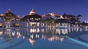 Anantara The Palm Dubai Resort - EXTERIÉR - Pohled na večerní rezort
