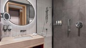 Hampton By Hilton Marjan Island - (Interiér) - Pokoj GUEST/PREMIUM - Koupelna
