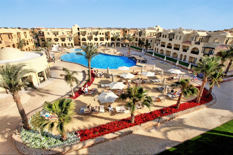 Stella Di Mare Gardens Resort & Spa - Bazén a budovy hotelu