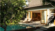 The Samaya Seminyak - Bazén s terasou hotolového pokoje