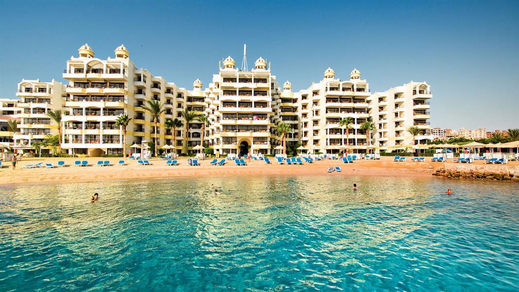 Sunrise Holidays Resort - Pohled na budovu hotelu z moře
