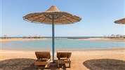 Long Beach Resort - Slunečník s lehátky na pláži